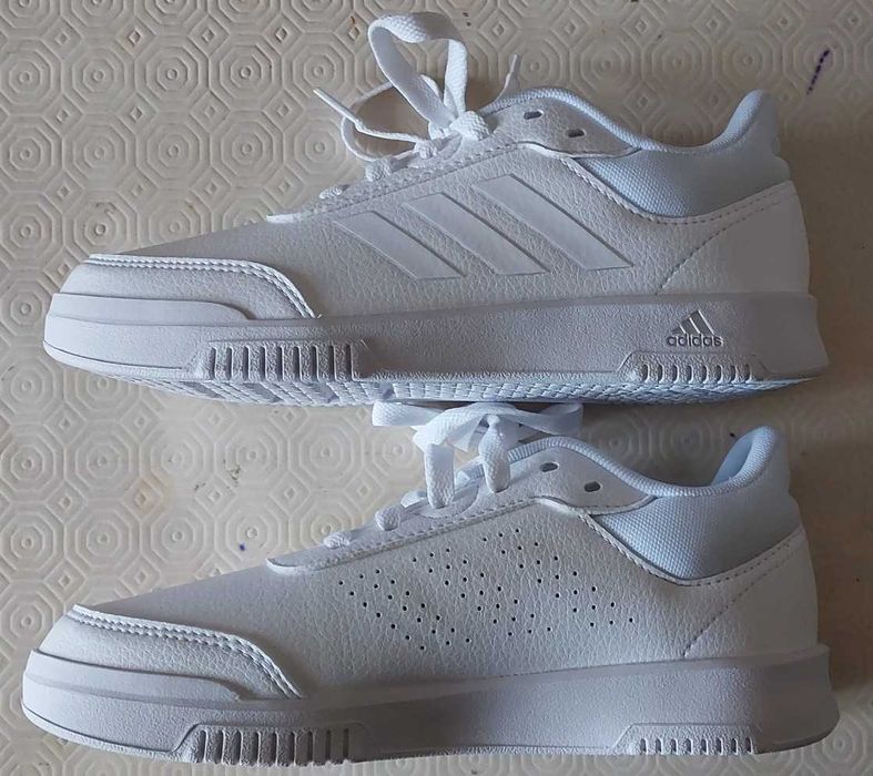 Ténis Adidas Brancos (novos) - nº 36