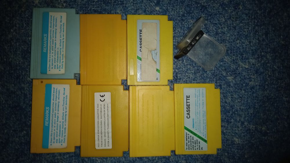Cassetes de jogos e com cartao de memória para o jogo