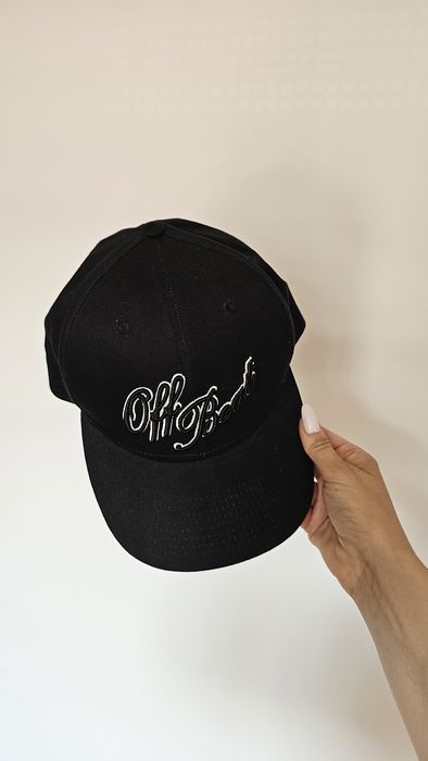 Czapka z daszkiem typu snap back, Off Beat