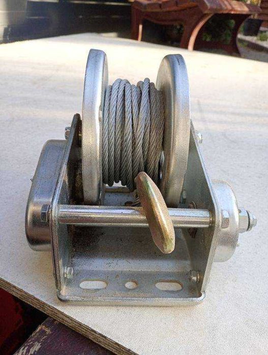 Lina, wyciągarka ręczna