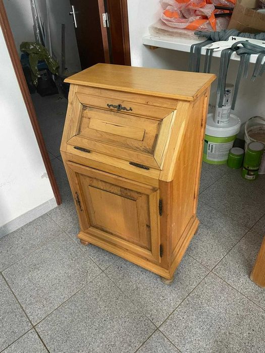 Móvel com escrivaninha