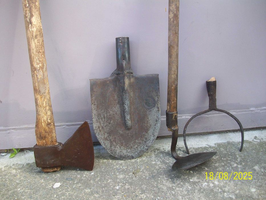 Садово - огородній  інвентар .