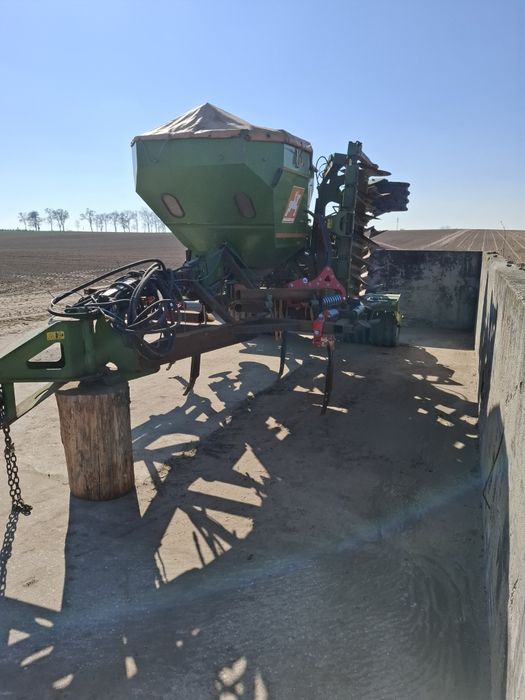 Agregat bezorkowy strip till uprawa pasowa