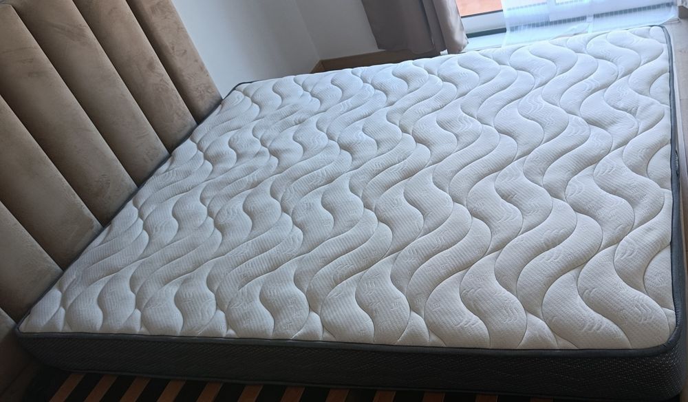 Cama casal 150x195 em excelente estado