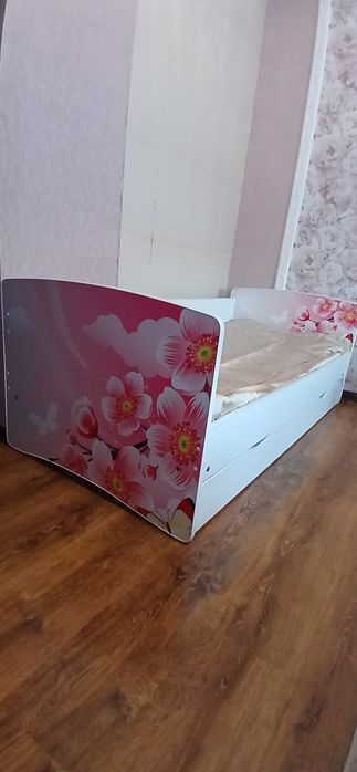 Ліжко односпальне,дитяче!