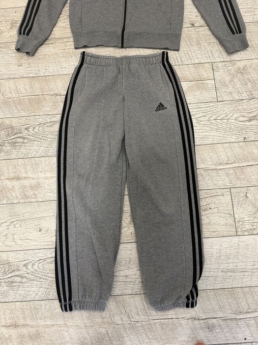 Продам Оригінальний спортивний костюм adidas