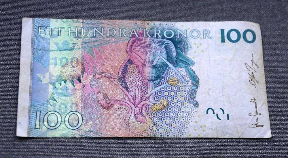 Cem e vinte Kronor suecas