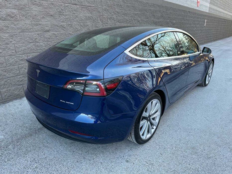 Tesla Model 3      2019