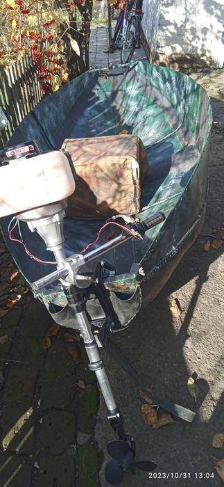 Моторний дюралевий човен