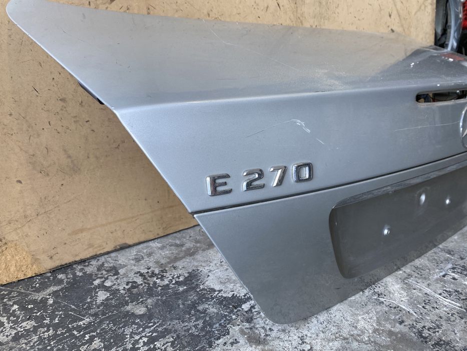 Tampa da Mala Mercedes w211 carro
