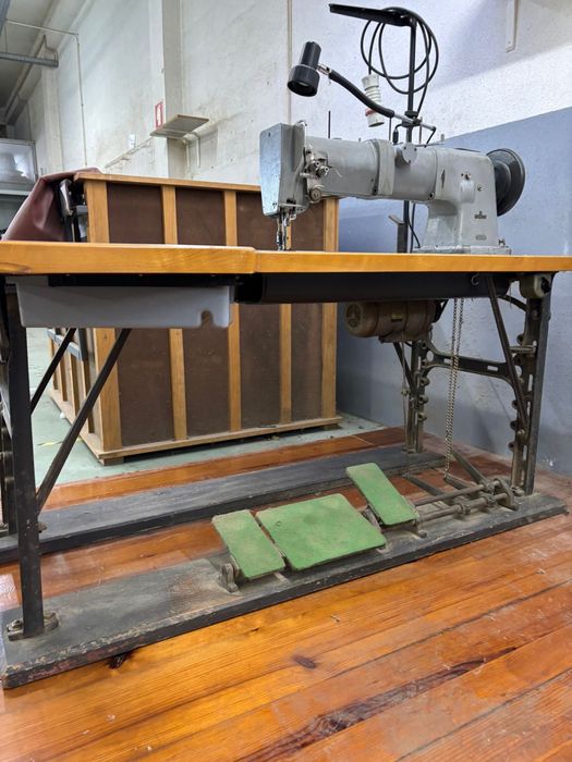 Maquina de Costura Adler