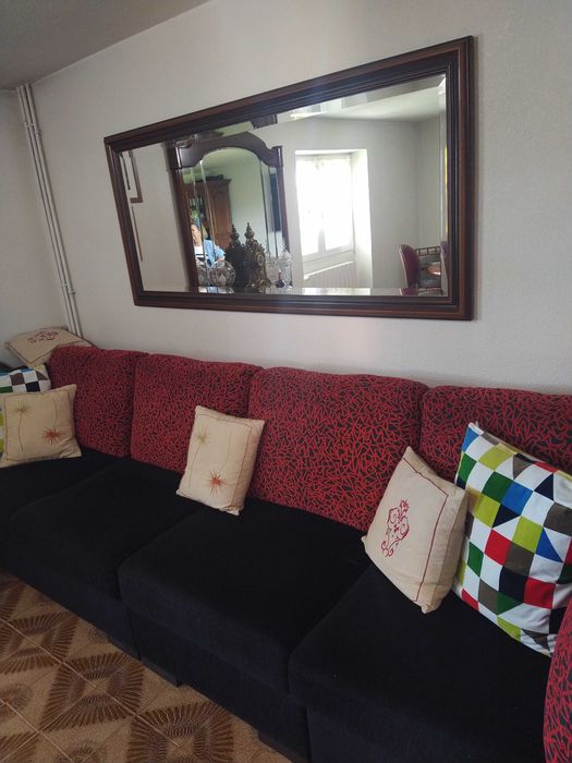 Sofá de sala preto e vermelho