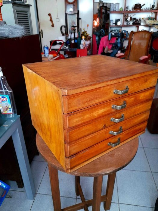 Móvel de retrosaria de 5 gavetas