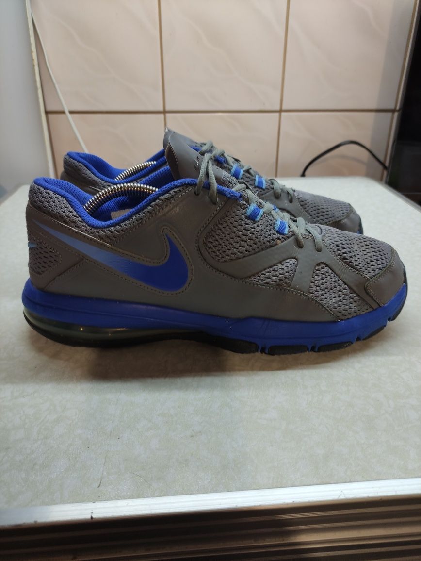 Nike AIR MAX Complete TR 650 .