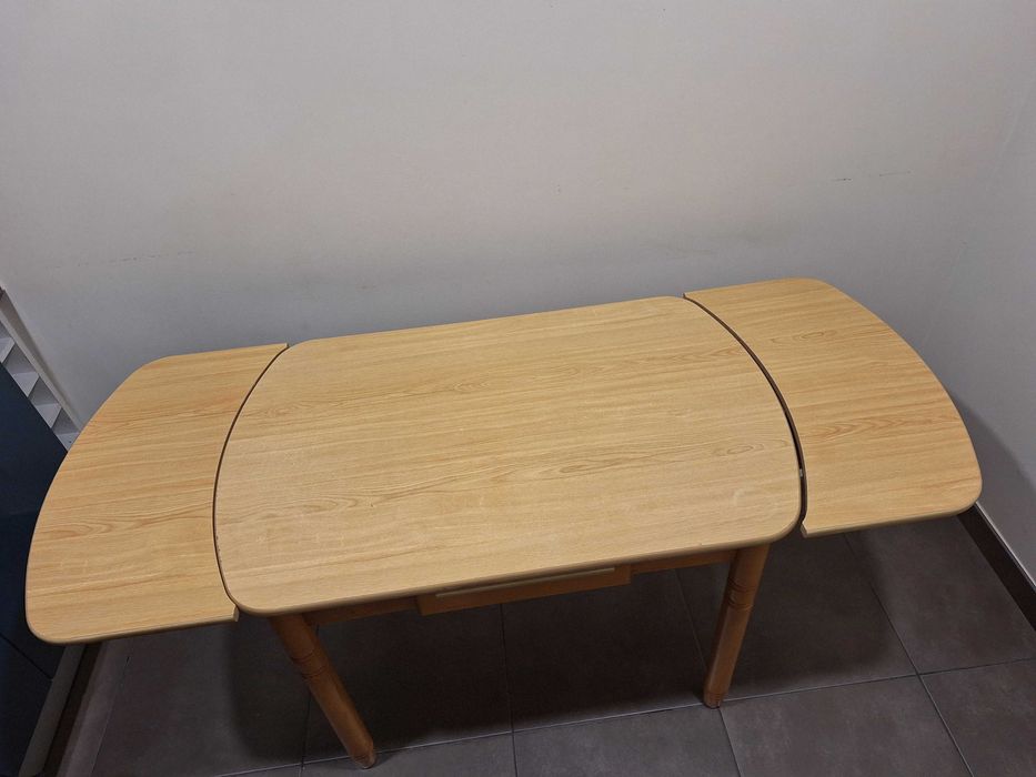 Mesa extensível com 3 cadeiras