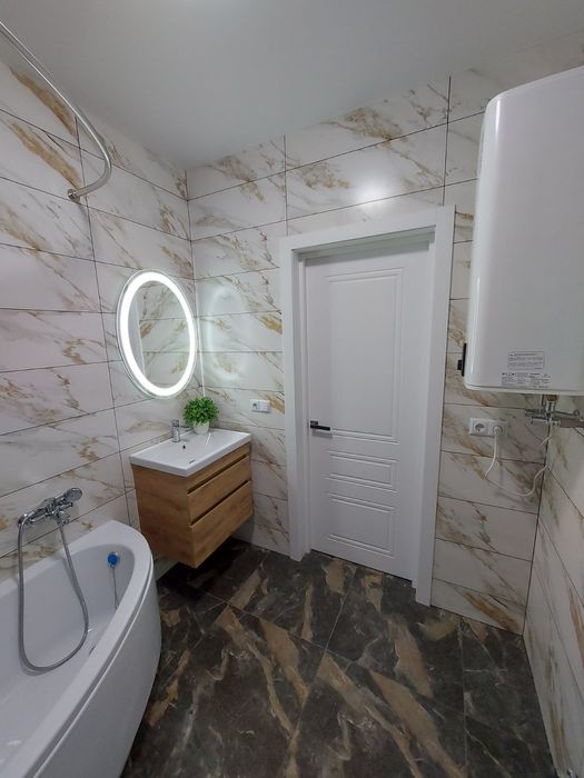 посуточно новострой у метро Дворец Спорта Новые Дома комунал рынок