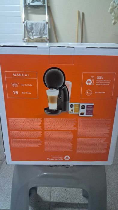 Maquina Dolce Gusto modelo picollo xs branca comprada em Janeiro ofereço cápsulas de café e nesquik entrego em mão
