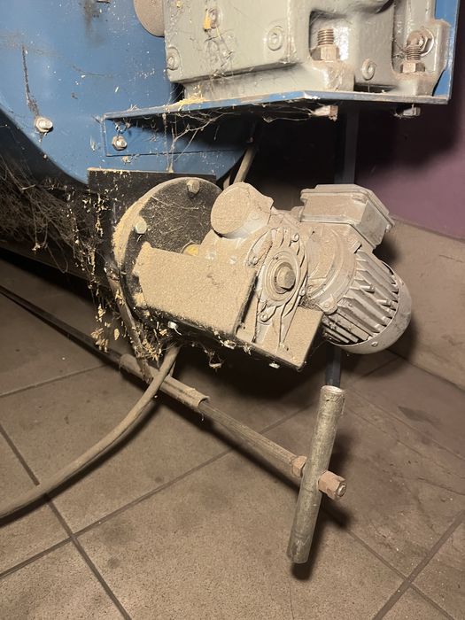 Podajnik z wkladem paleniska na trocine 25/50kw z sterownikiem