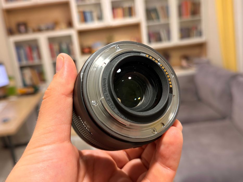 Обʼєктив Canon RF 24mm f/1.8 Macro IS STM — ширококутник зі стабілізатором