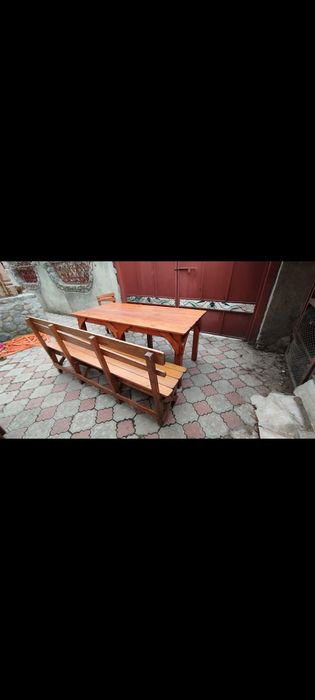 Продам дубовые столы и стулья