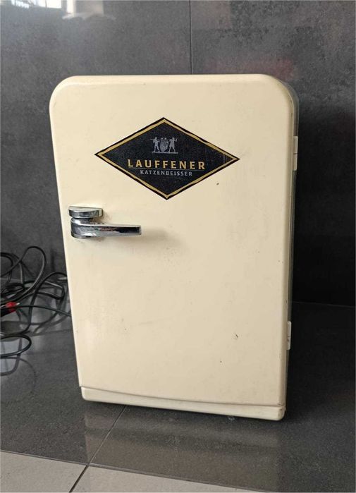 Lodówka przenośna turystyczna samochodowa lub biurowa 12V/230V