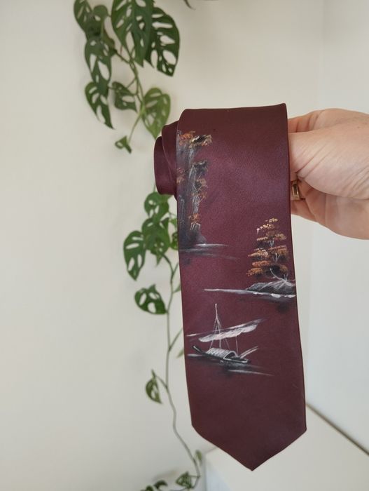 Krawat jedwabny 100% silk bordowy, burgundowy, w statki, łódki, 8,5 cm