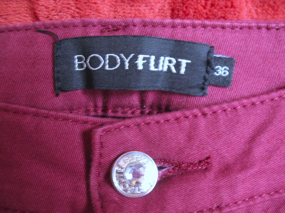 Spodnie - damskie - jeans - 36 S - biodra 94+ cm Bodyflirt