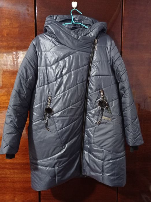 Зимова тепла куртка 50 р.