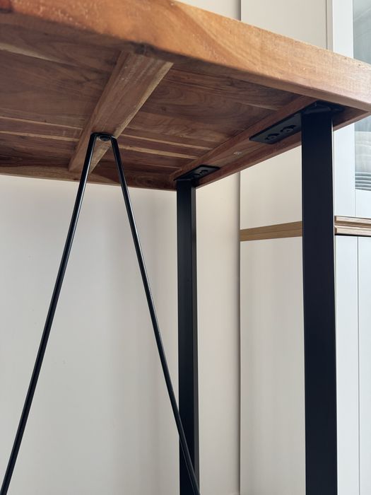 Mesa alta de madeira