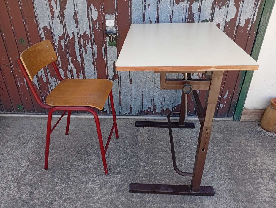 Estirador / Mesa de Desenho / Escrevaninha Elevatória / Secretária em pé com 90x65 cm com cadeira alta