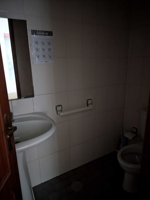 Garagem/Armazém com 121 m2, situado em Grijo.