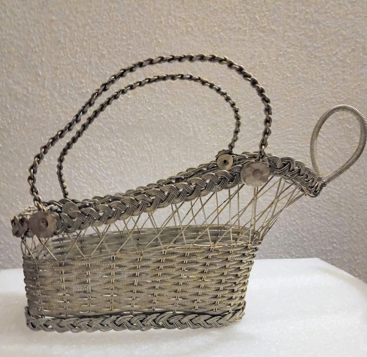 Cesta de metal antiga  para garrafa