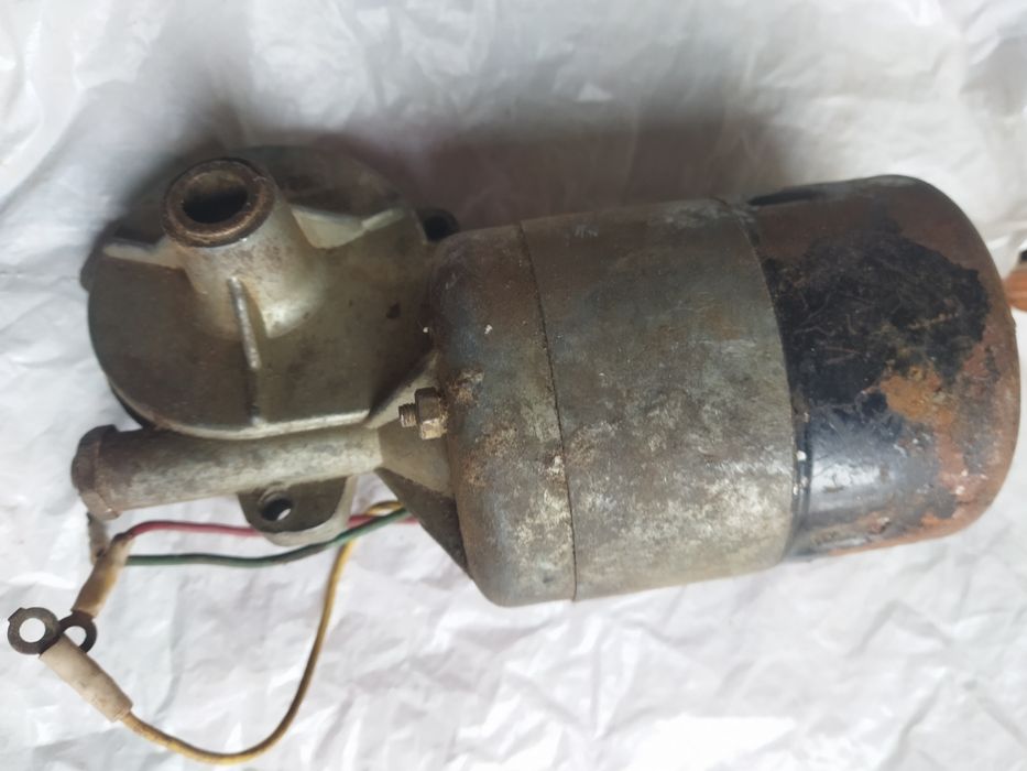 Електродвигун до склоочикасника автомобіля