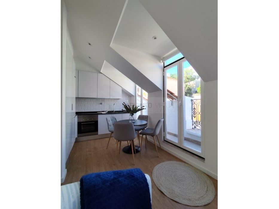Vende-se excelente T2, com varanda e vista Rio, em São Vicente. Lis... — Campelos E Outeiro Da Cabeça, Lisboa