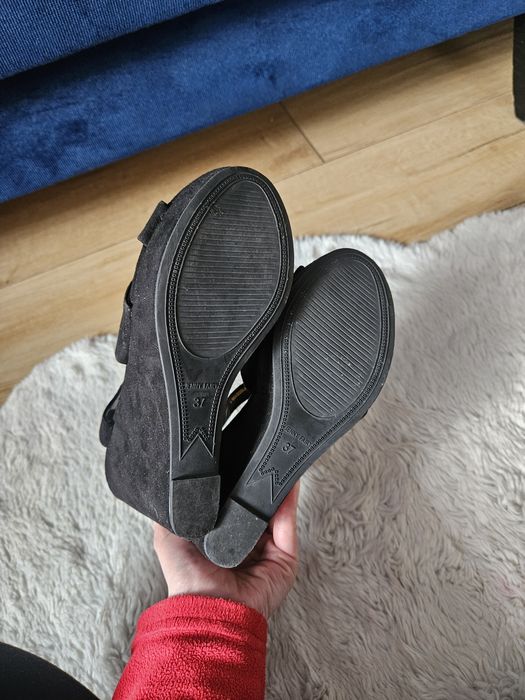 Buty na koturnie czarne 37