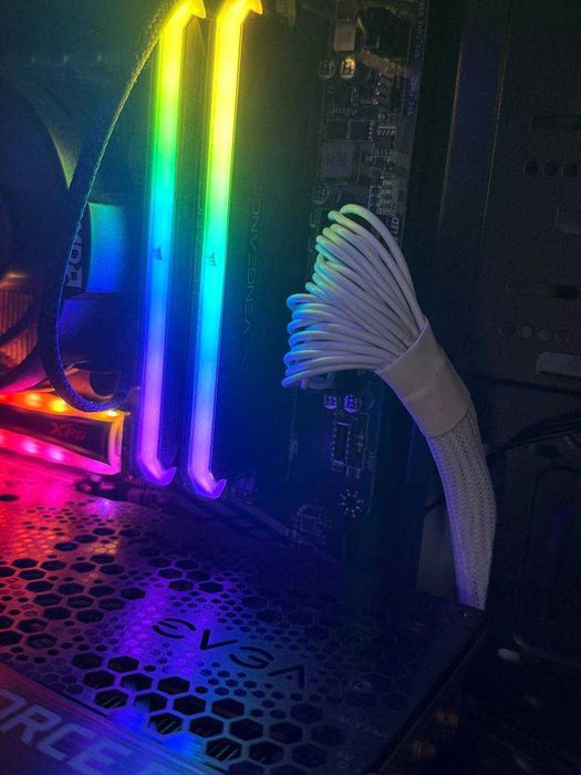 PC Gaming Ryzen 5 5600X | RTX 3070 Ti EVGA FTW3 Ultra | Corsair 32GB RAM | SSD 500G