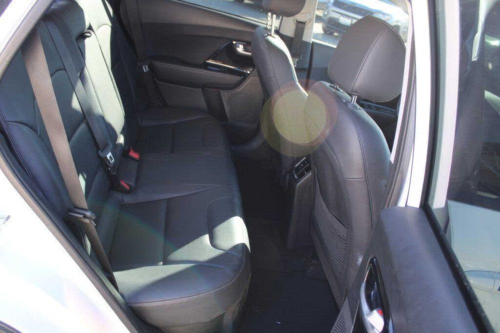 Kia Niro EX Premium      2022