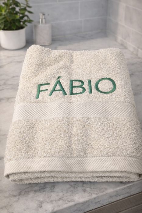 Toalha de banho bordada personalizada