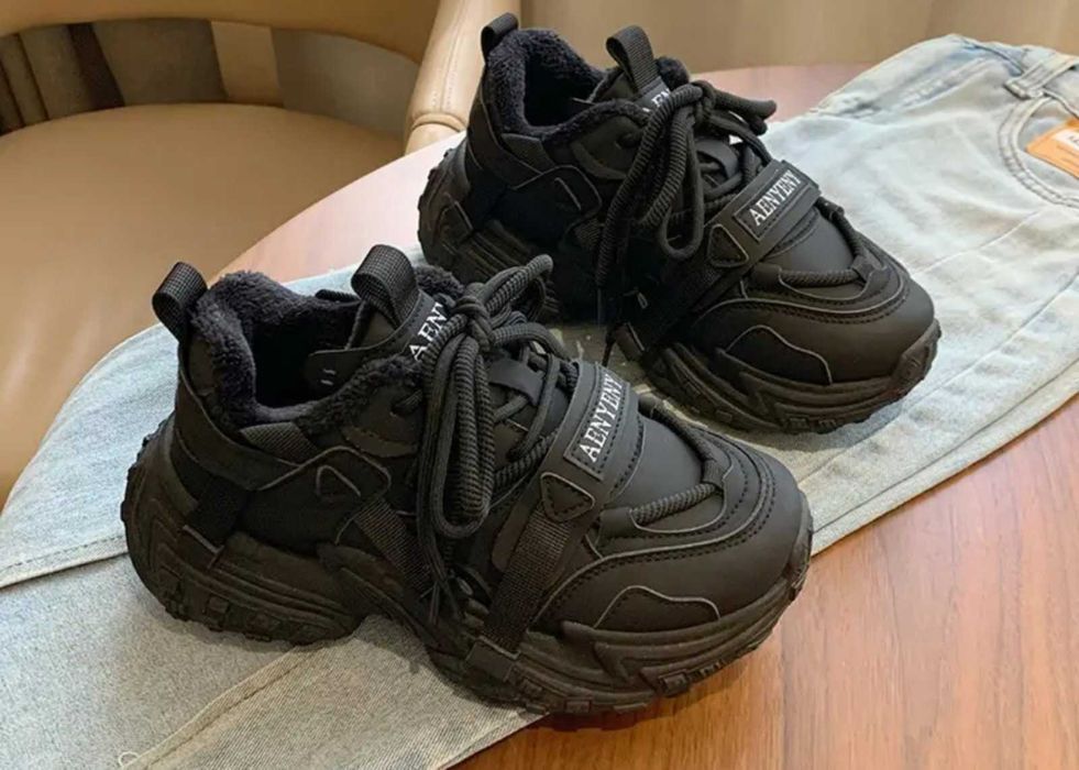 Жіночі зимові кросівки