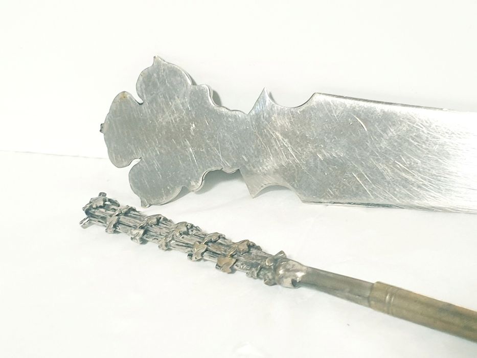 Antigo abre cartas brasonado e antigo aparo