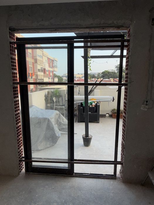 Vendo 1  janelas em PVC 200x140  e 3 janelas de 100x140