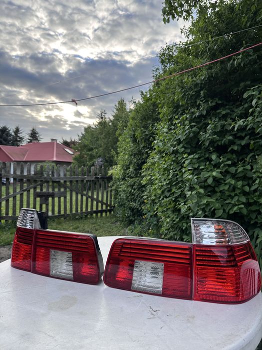 BMW E39 Touring lampy tylne polift OEM Valeo białe komplet