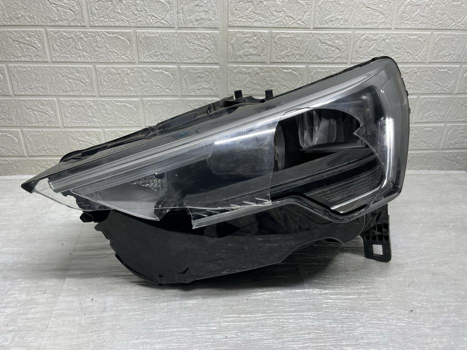 Фара Audi Q3 2 RSQ3 (83A)