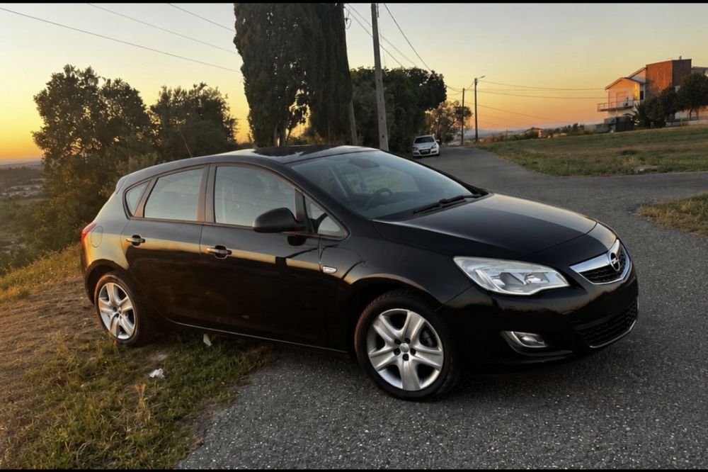 Opel Astra J 1.4 Turbo Cosmo | 124 mil km | Excelente Estado