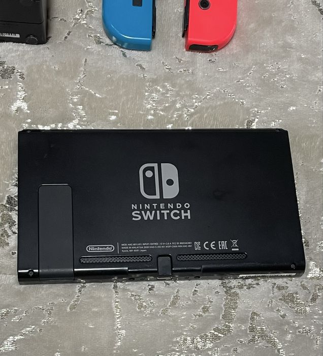 Nintendo Switch V2, 2 comando,2 jogos e bolsa de transporte