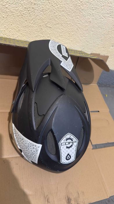 Capacete Sixsixone 661 c/ forro cetim - trotinete/BTT