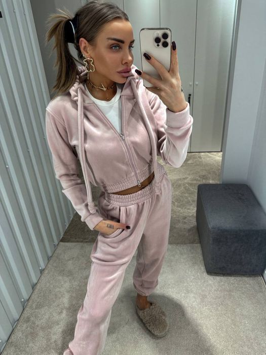 Теплий жіночий костюм