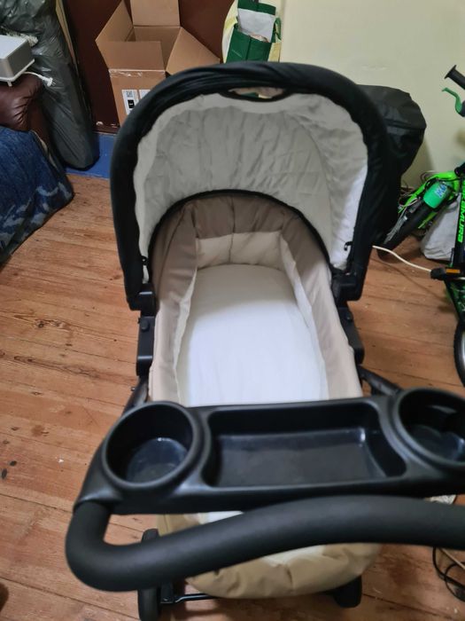 Vendo carrinho de bebé todo completo e um nex to me