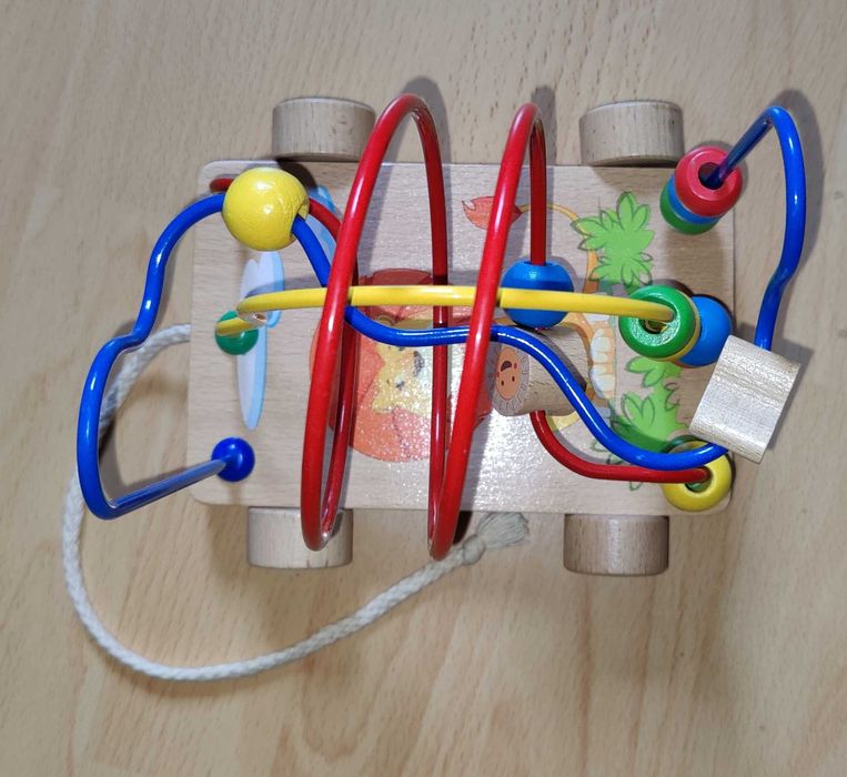 Labirynt przeplatanka na kółkach lew