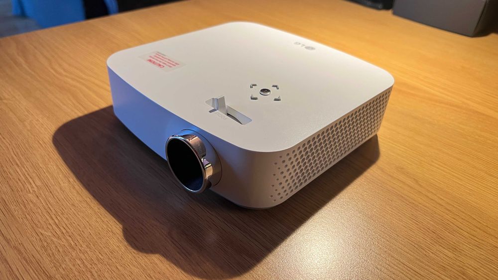 Projektor mobilny LG PF50K + przenośny ekran EPSON ELPSC32